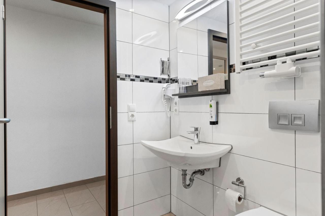 Hotel Adler Фридрихсхафен Экстерьер фото